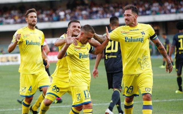 尽管面临双 尽管面临双